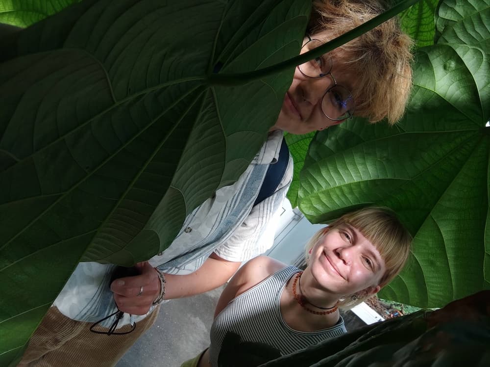 Fast-fashion and Secondhand Exchange